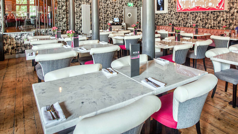 Quartz-Table-Tops-Restaurant